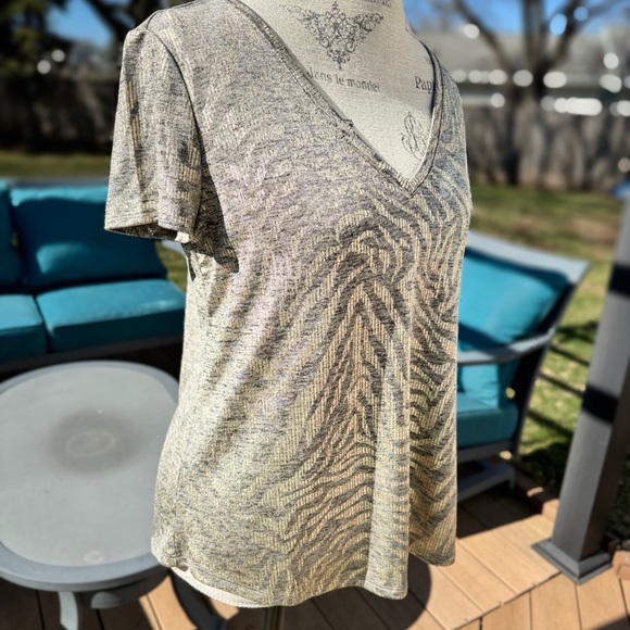 SOLD. NWT White House Black Market Animal Print Short-Sleeve V-neck Top - Picture 4 of 8